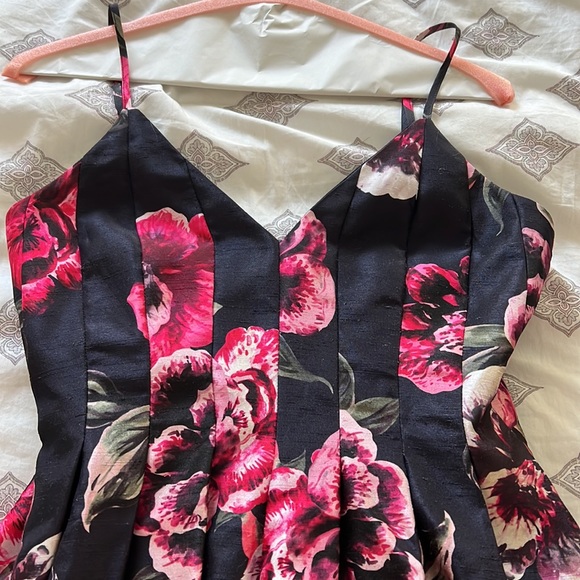 Floral Keepsake romper, only worn once, size 0 - Picture 2 of 4